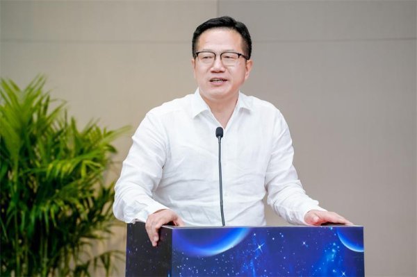 牛小散 百名中外青年创业者齐聚，探索全球创新生态下的发展新路径